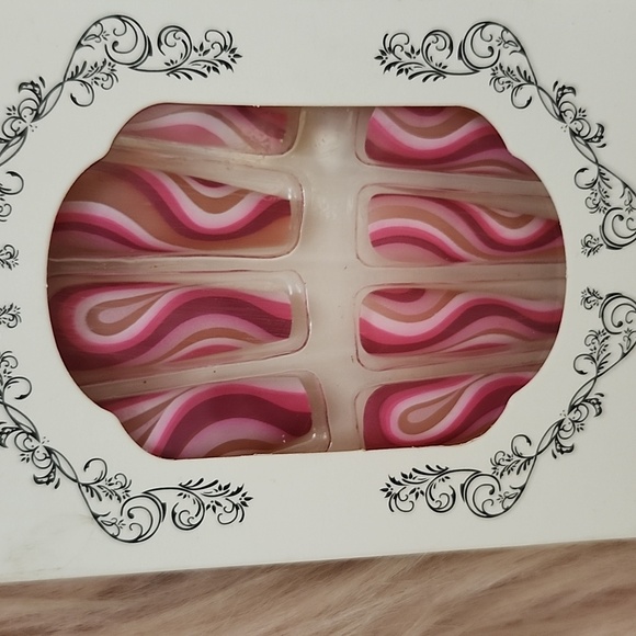 BOGO SALE!!Brand New BEAUTIFUL NAIL False Nails-XL - Picture 4 of 4